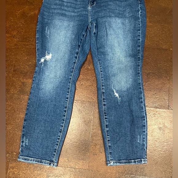 Women’s Judy Blue Jeans 14W Straight Leg Distressed Embroidered Pocket - Picture 4 of 10